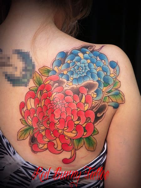 菊花刺青顏色|菊のデザインと意味 – Tifana Tattoo – 東京・渋谷のタトゥースタ。